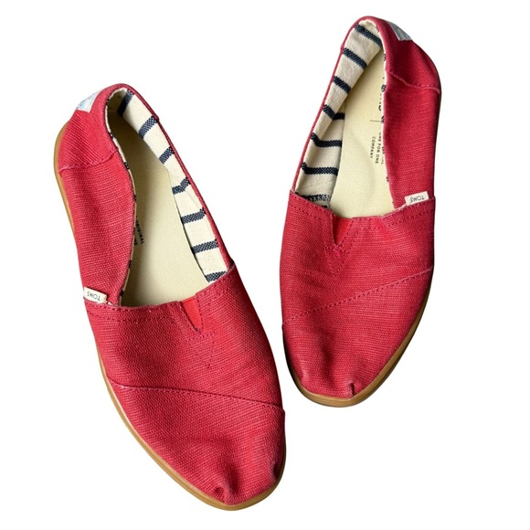 Tom’s Women’s Classic Red Wrap Style Slip In Comfort Flats Brown Sole size W7 - Picture 1 of 10